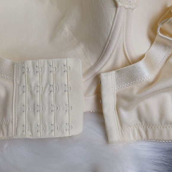 Jodee Post Mastectomy Surgical Bras Cream Size 40DD - Picture 3 of 11